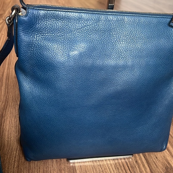 A242 - π―% authentic Gucci crossbody bag - Picture 7 of 16